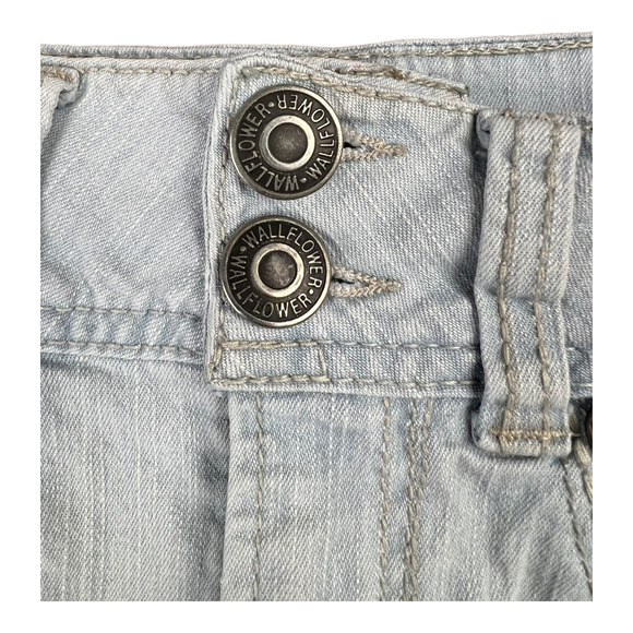 Wallflower Juniors Womens Shorts sz 7 Distressed embroidered grunge - Picture 7 of 8